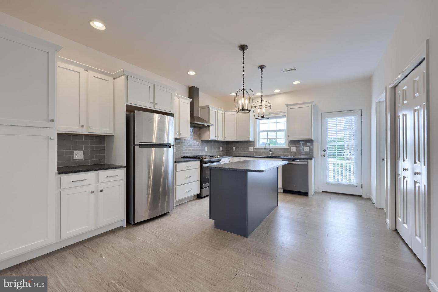 2421 Artesian Way Property Photo 12