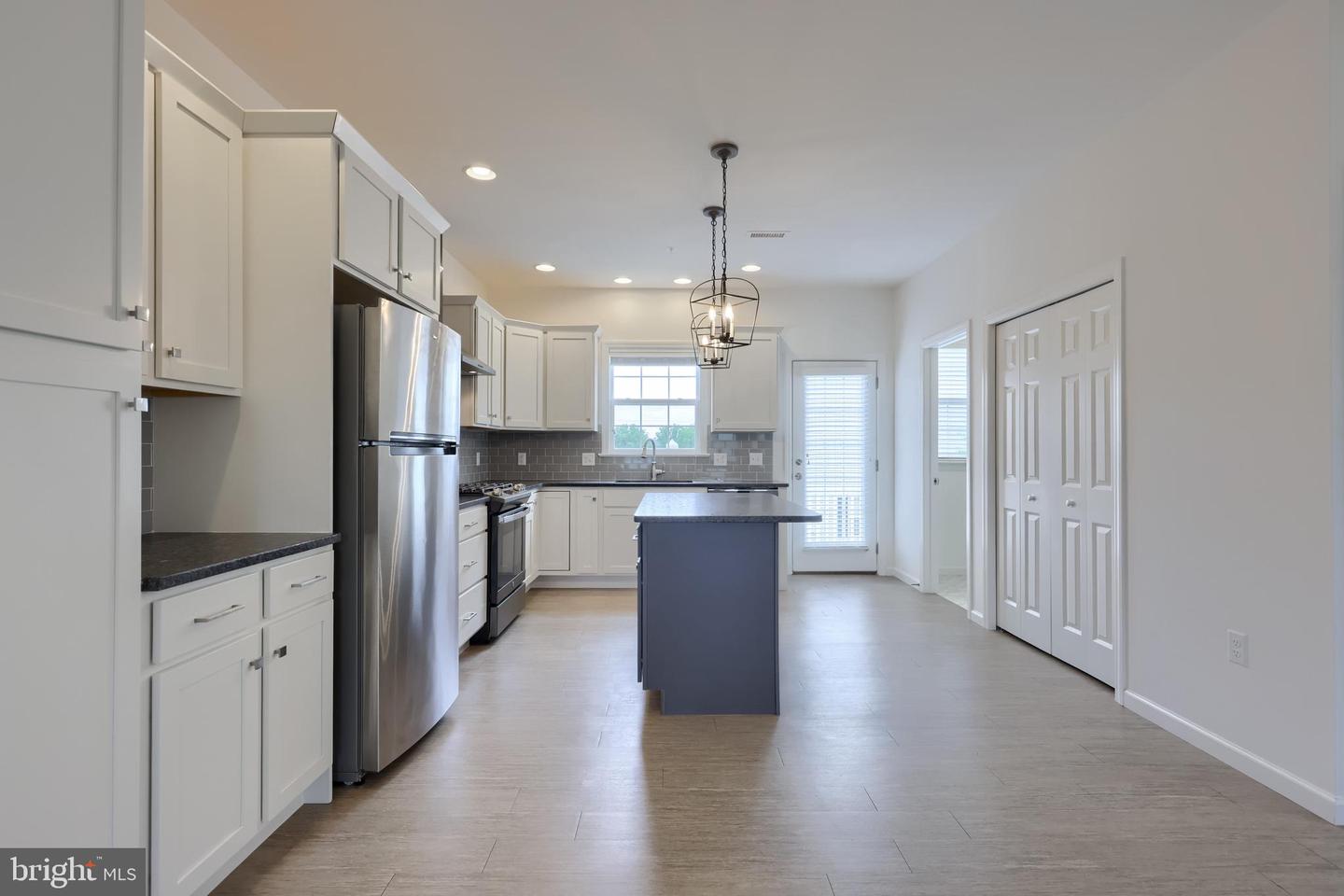 2421 Artesian Way Property Photo 13