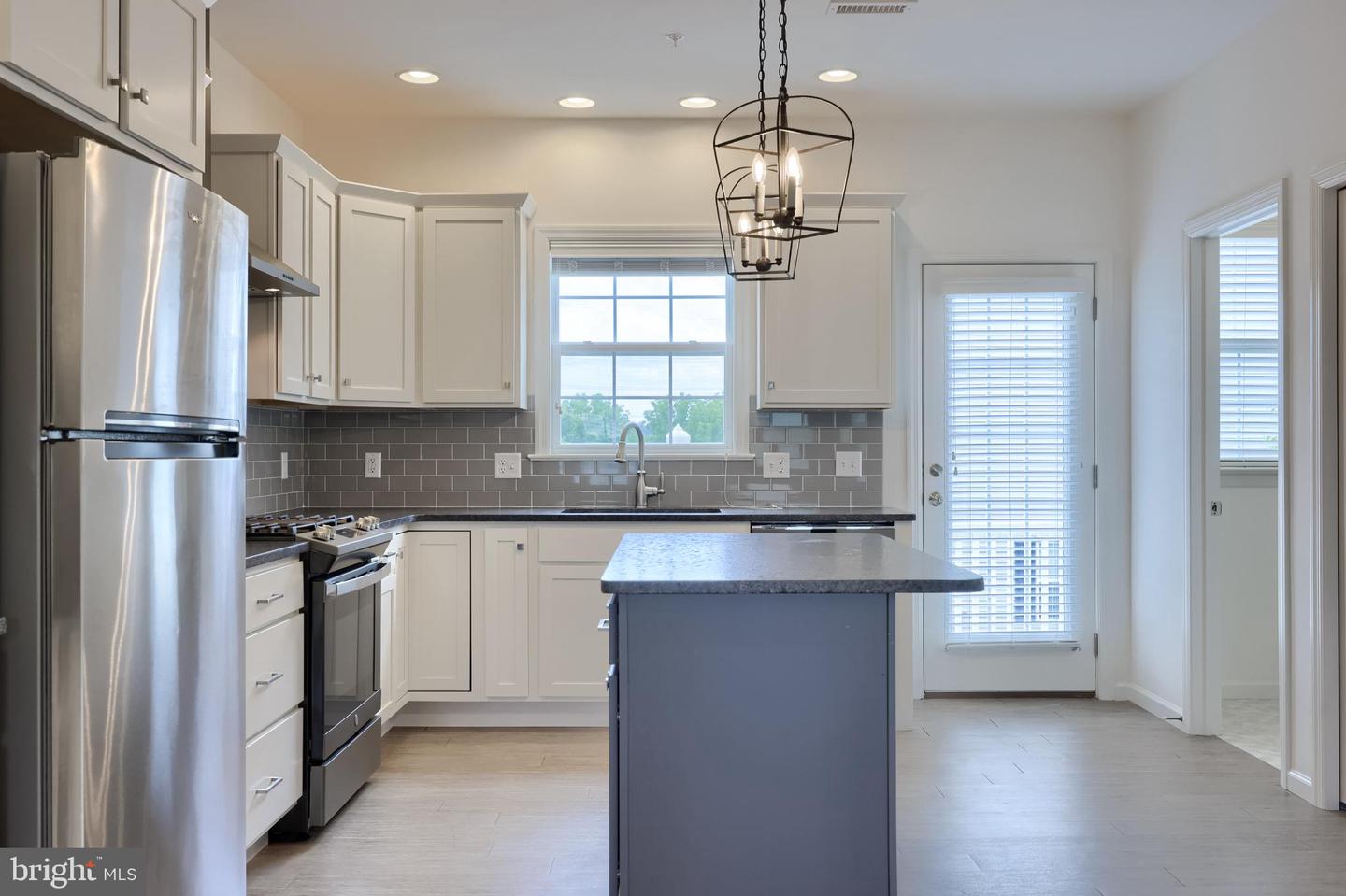 2421 Artesian Way Property Photo 14