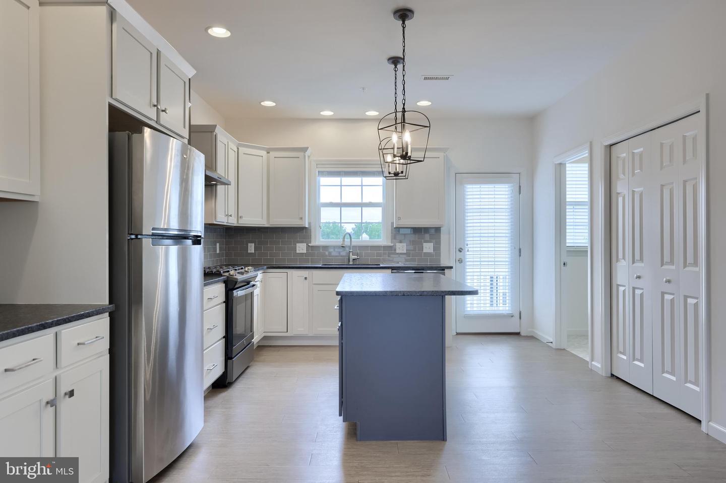 2421 Artesian Way Property Photo 15