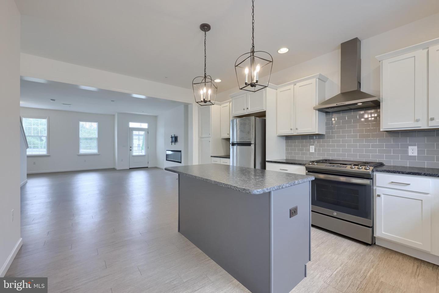 2421 Artesian Way Property Photo 17