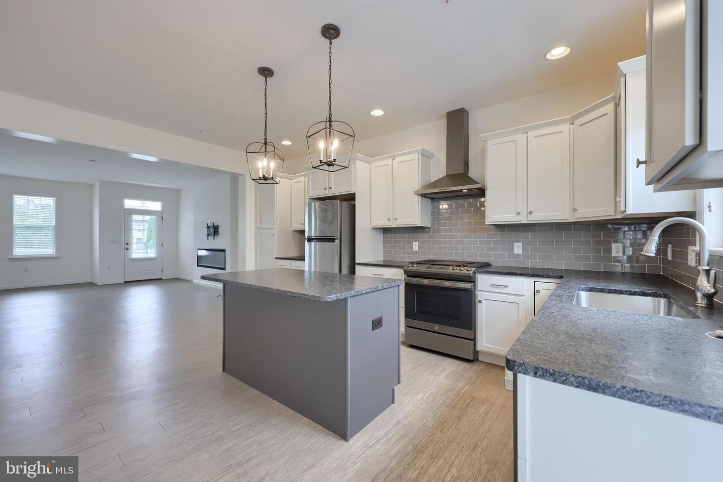 2421 Artesian Way Property Photo 18