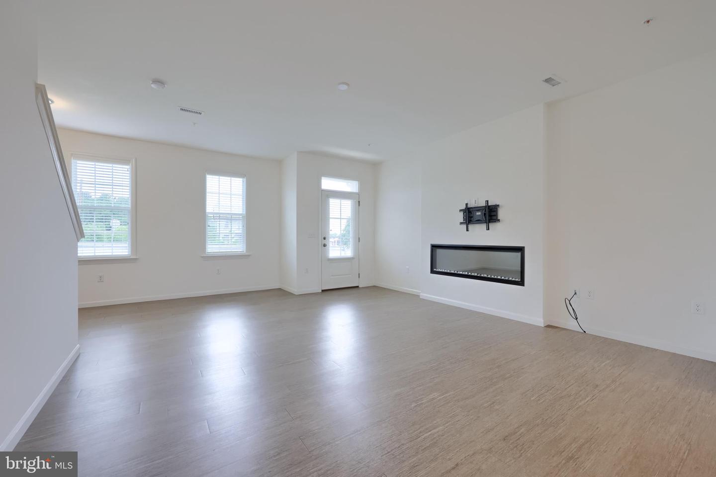 2421 Artesian Way Property Photo 21