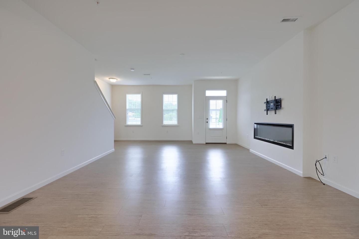 2421 Artesian Way Property Photo 22