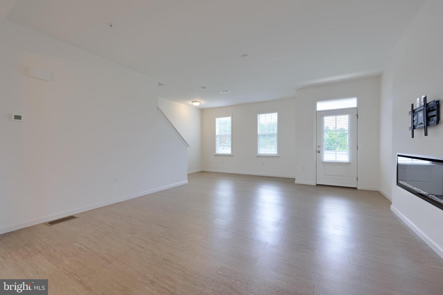 2421 Artesian Way Property Photo 23