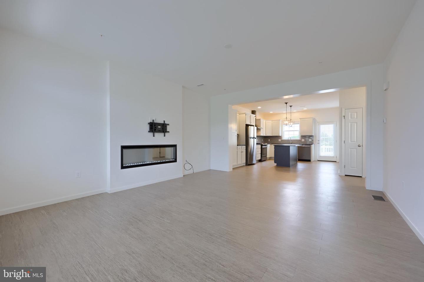 2421 Artesian Way Property Photo 25