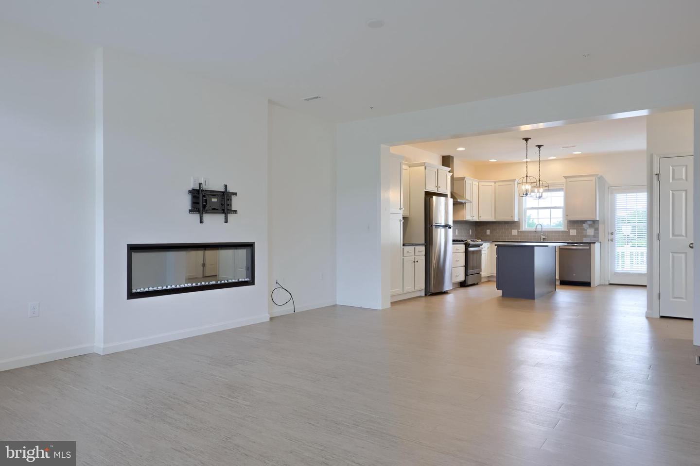 2421 Artesian Way Property Photo 26