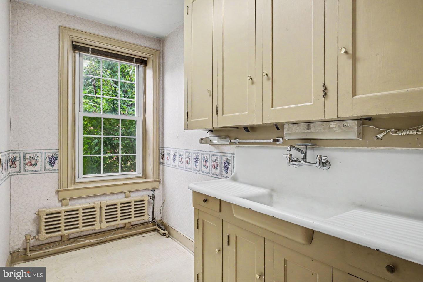 50 S Broad St Property Photo 15
