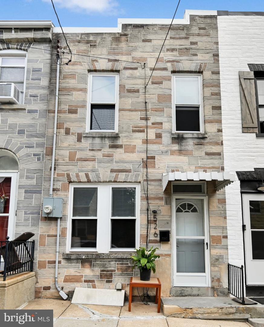 526 HIGH ST Property Photo 1