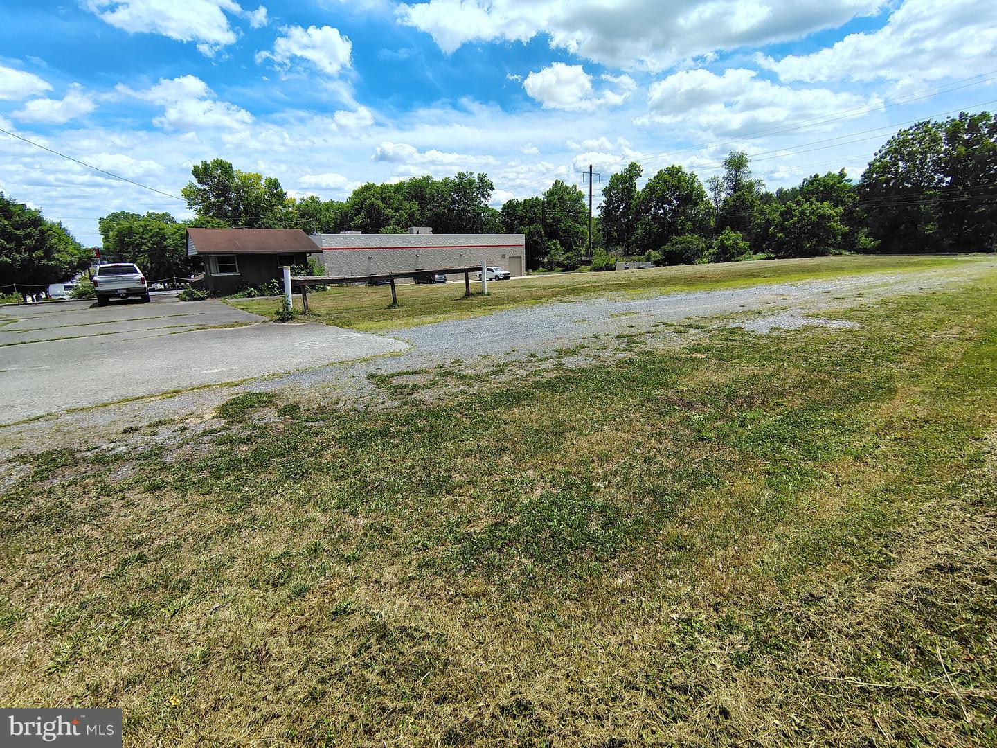 400 E Main St Property Photo 19