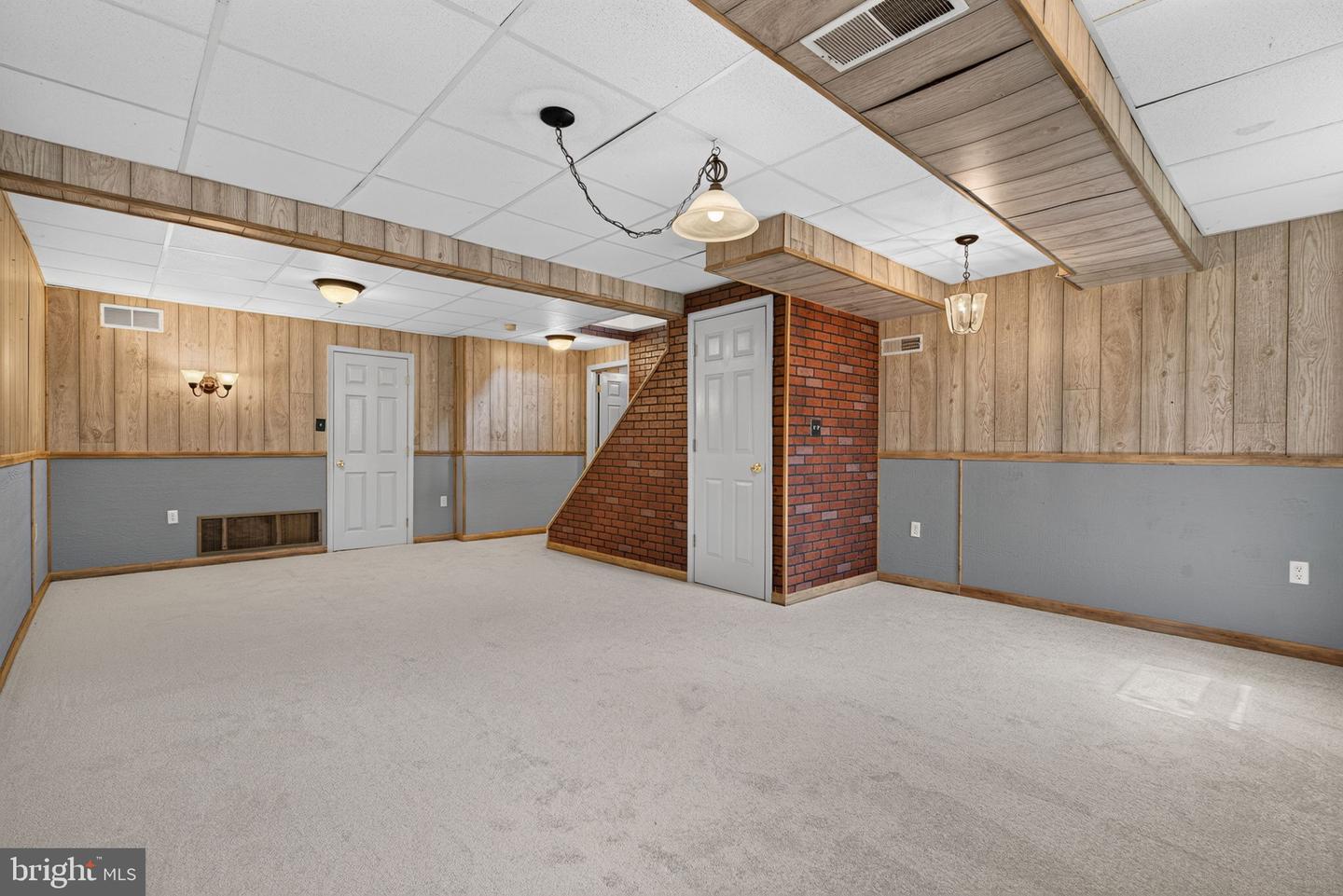5 Village Dr Property Photo 39