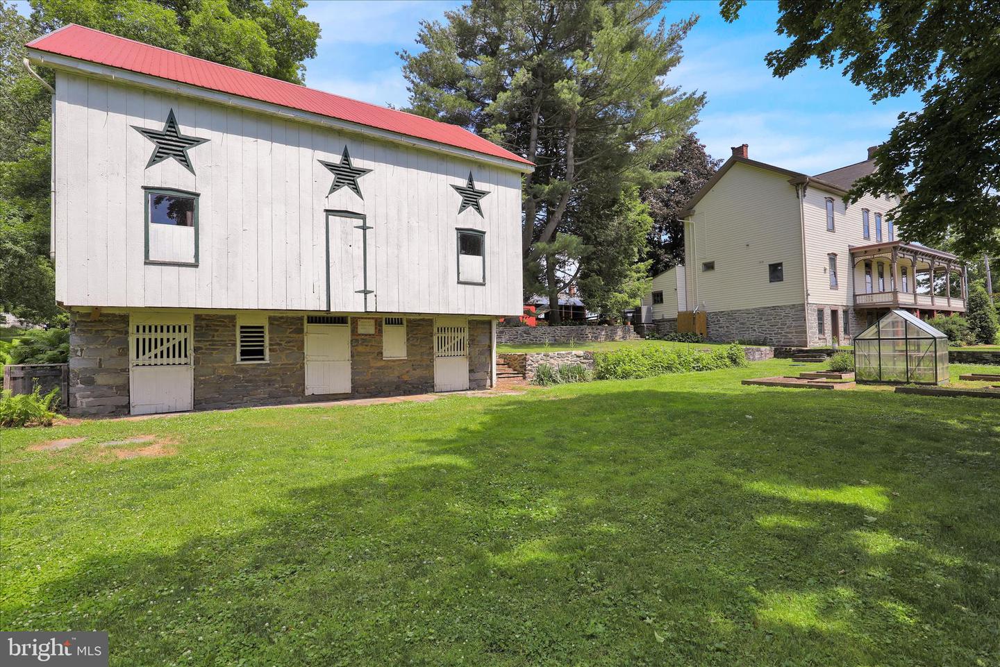 400 Baumgardner Rd Property Photo 18