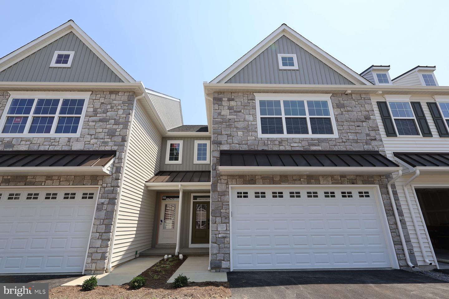 2448 SPRING WATER CIR Property Photo 1