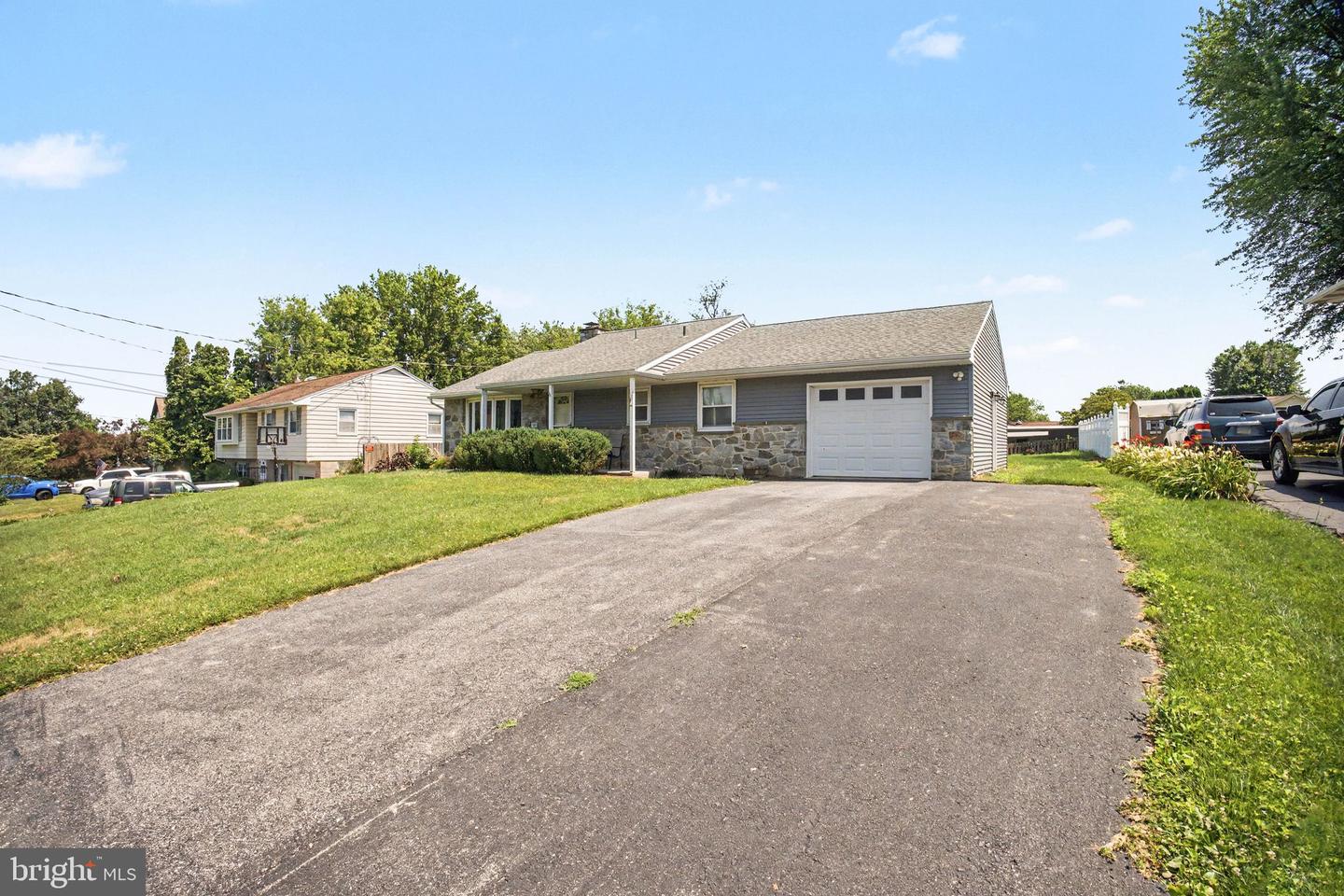 203 Whittier Ln Property Photo 4