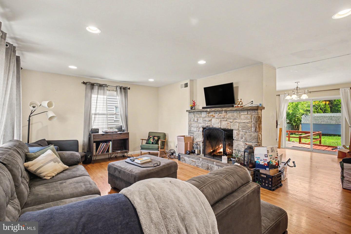 203 Whittier Ln Property Photo 6