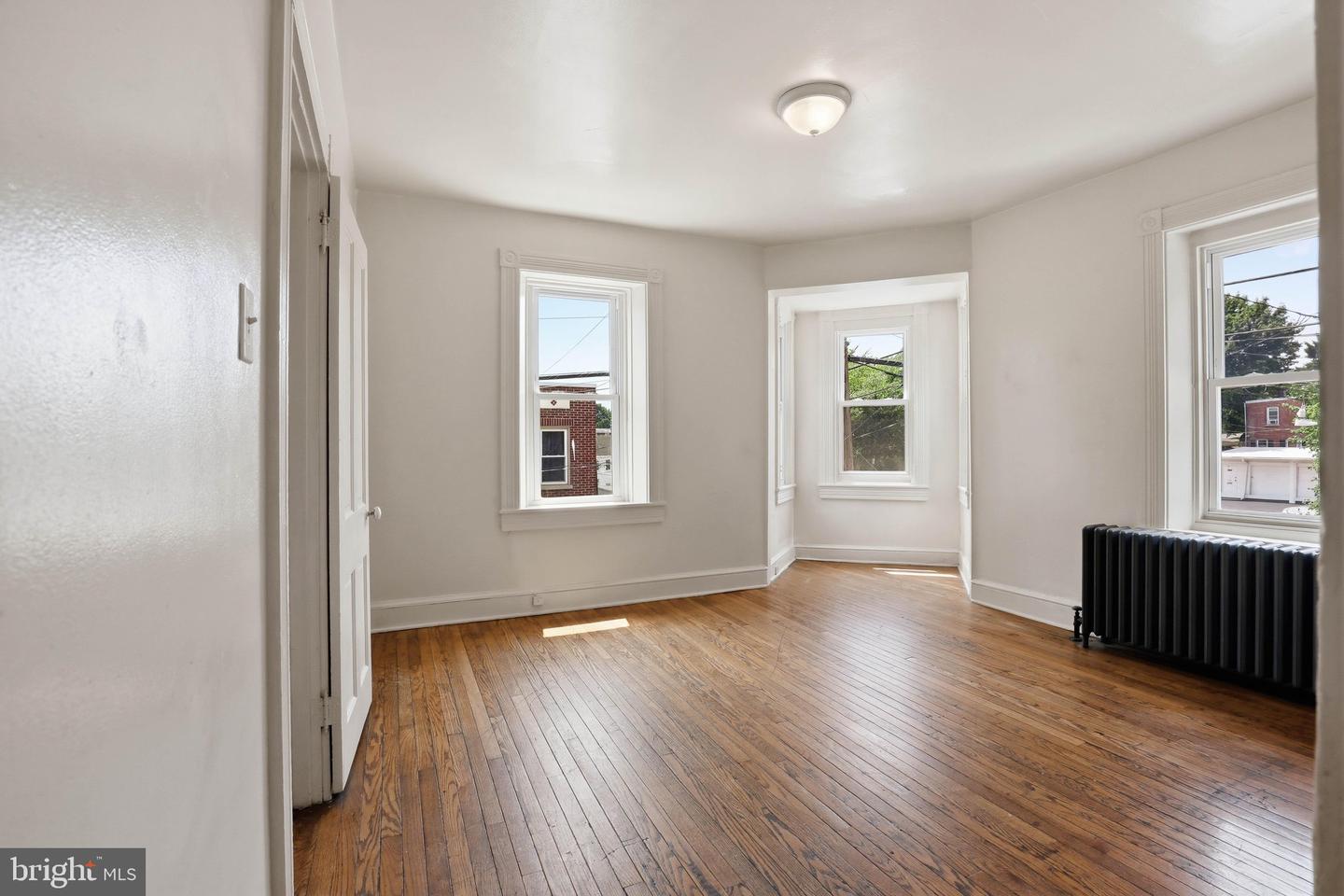 121 Laurel St Property Photo 8