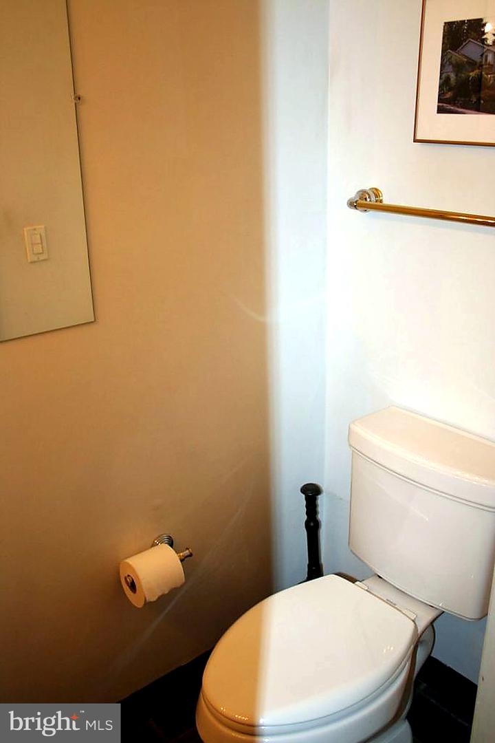 914 W Fairway Dr Property Photo 17
