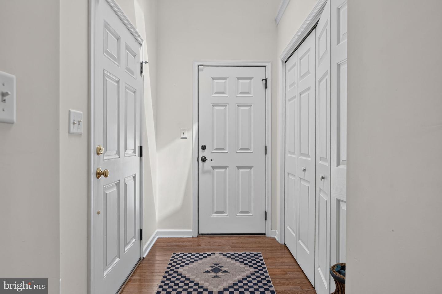 121 Creekgate Ct Property Photo 5
