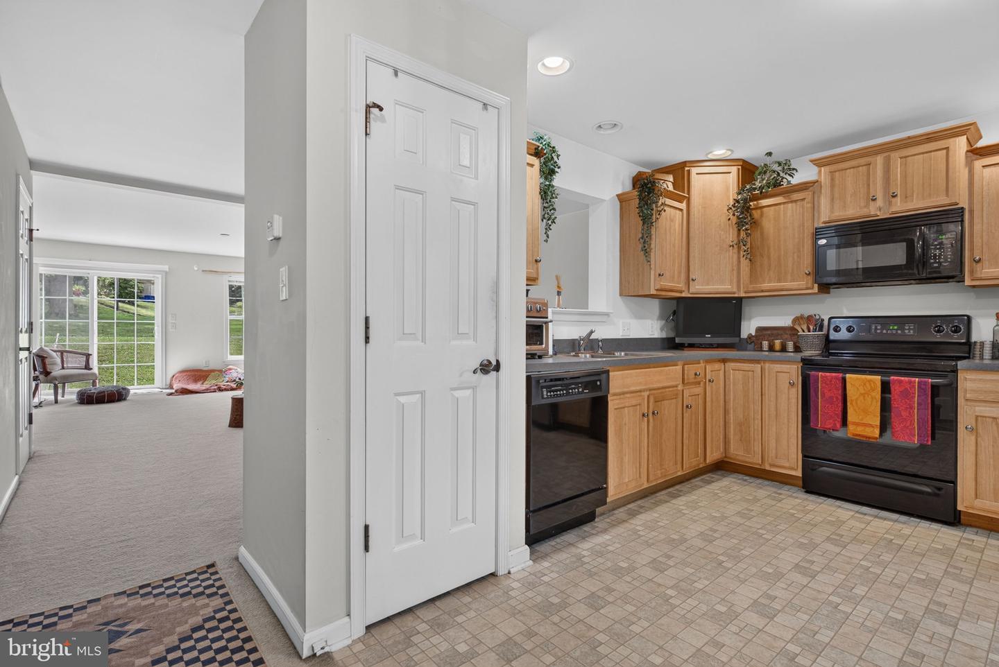 121 Creekgate Ct Property Photo 6
