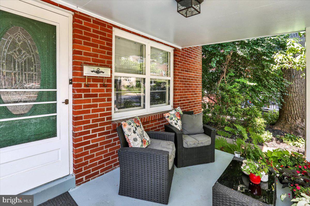 1168 Elm Ave Property Photo 3