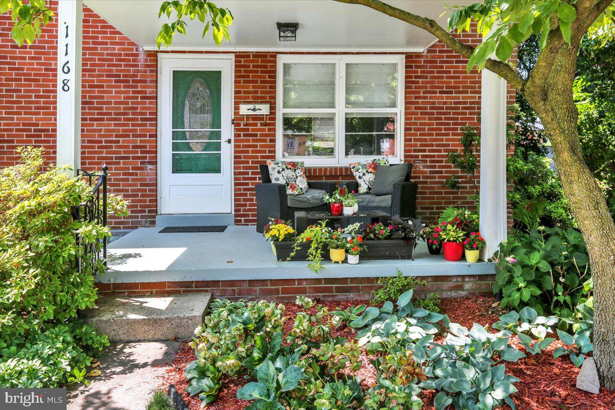 1168 Elm Ave Property Photo 4