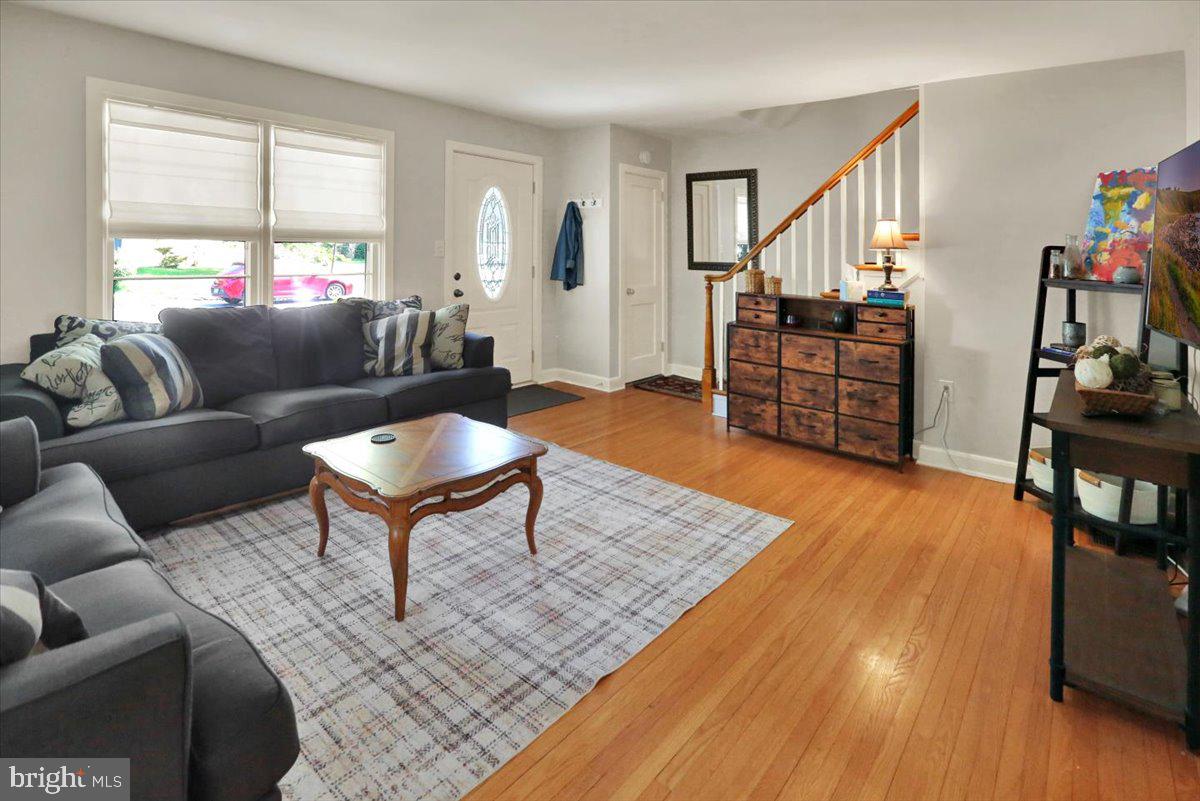 1168 Elm Ave Property Photo 8