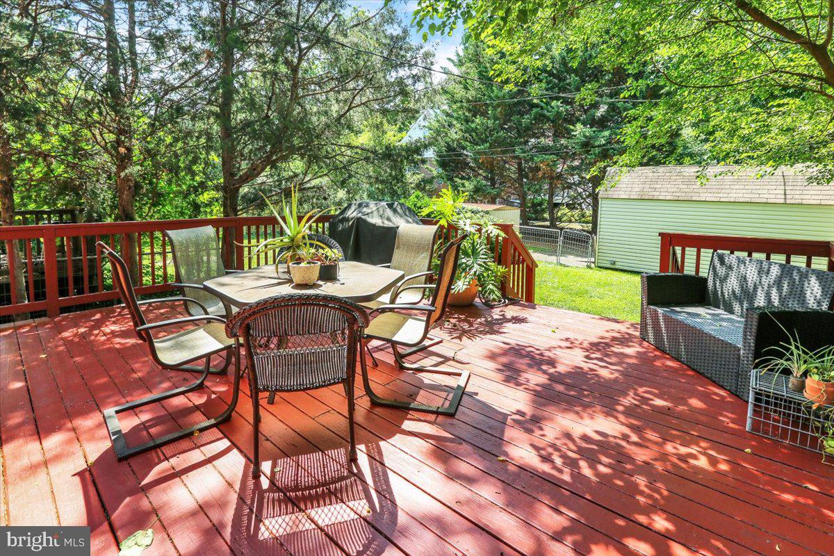 1168 Elm Ave Property Photo 16