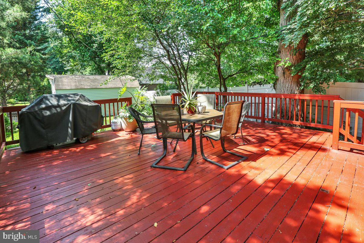 1168 Elm Ave Property Photo 17
