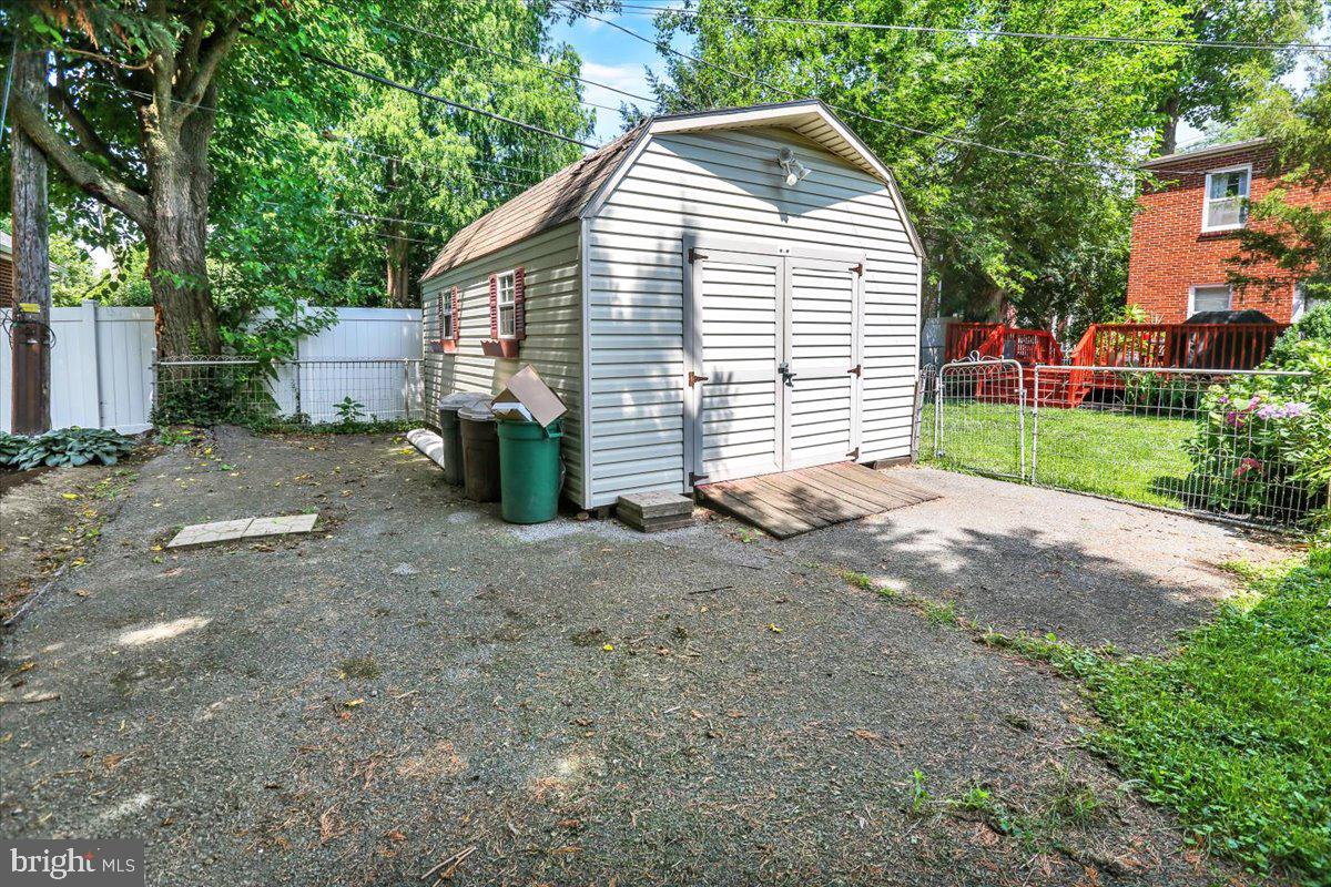 1168 Elm Ave Property Photo 18