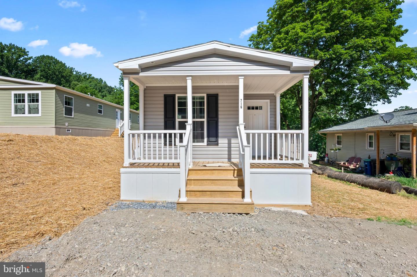 716 Hillside Drive Property Photo 1