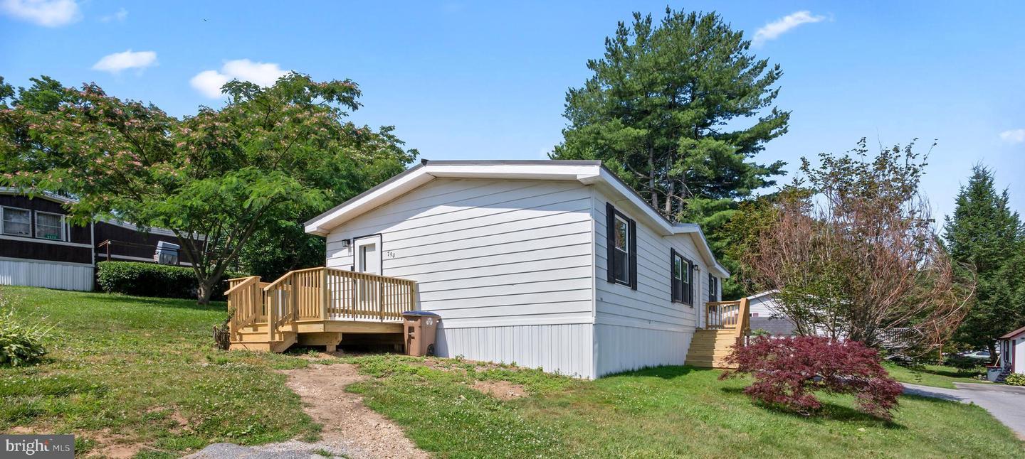 790 DOGWOOD LN