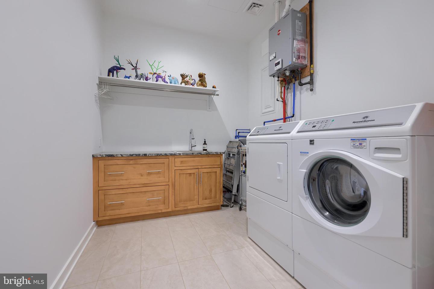 101 N Queen St #404 Property Photo 25