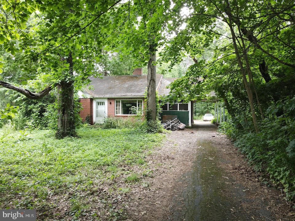 1733 LANCASTER RD