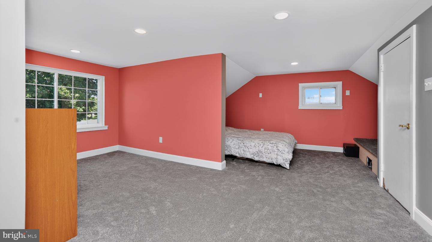 111 Water St Property Photo 31