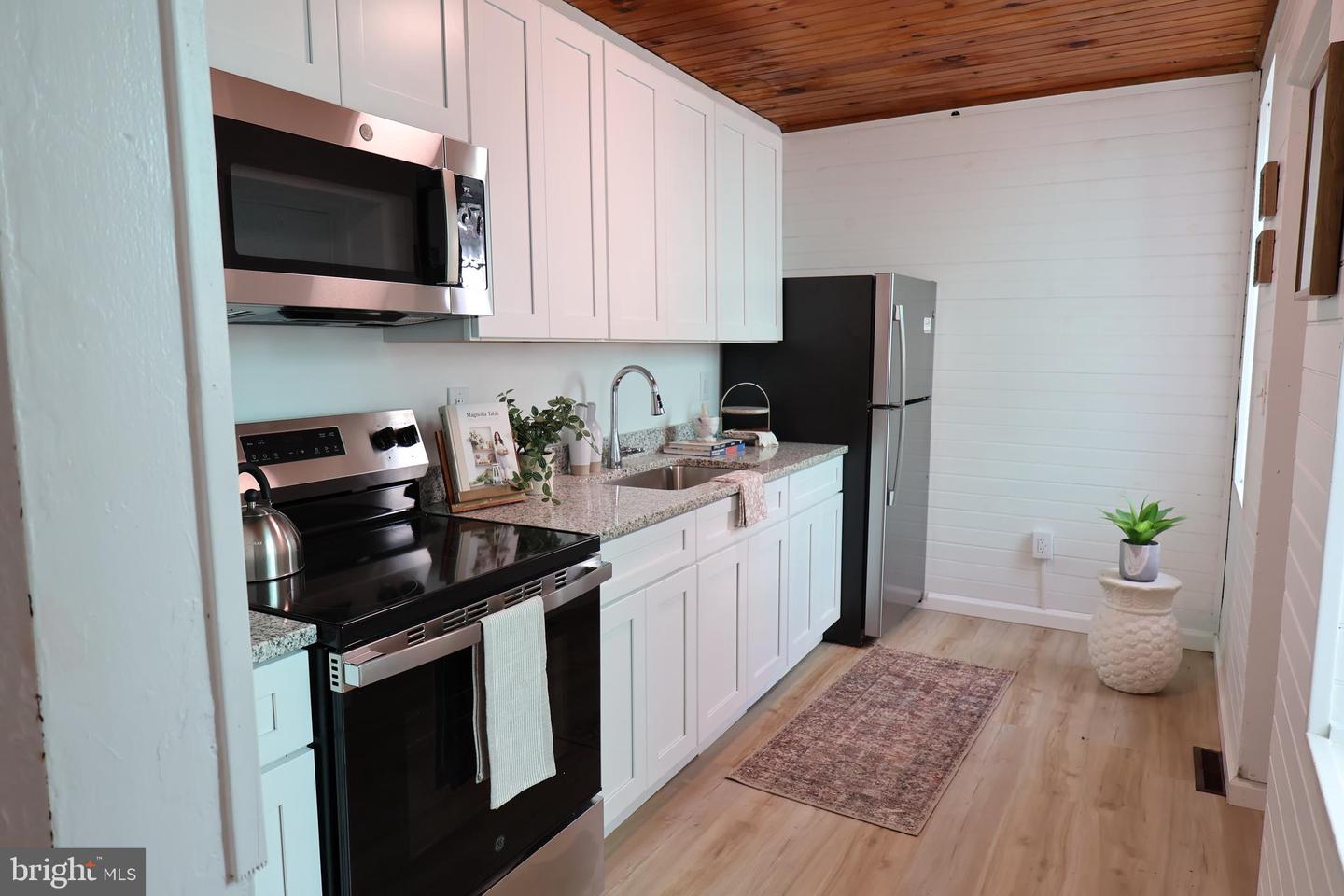 540 Green St Property Photo 8