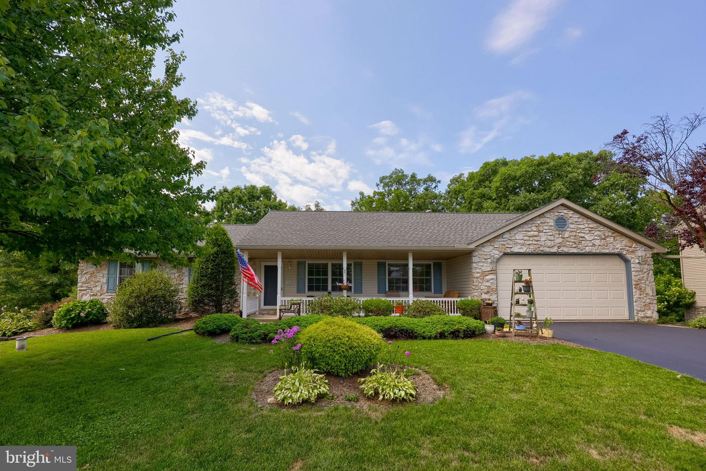 225 COUNTRY DR