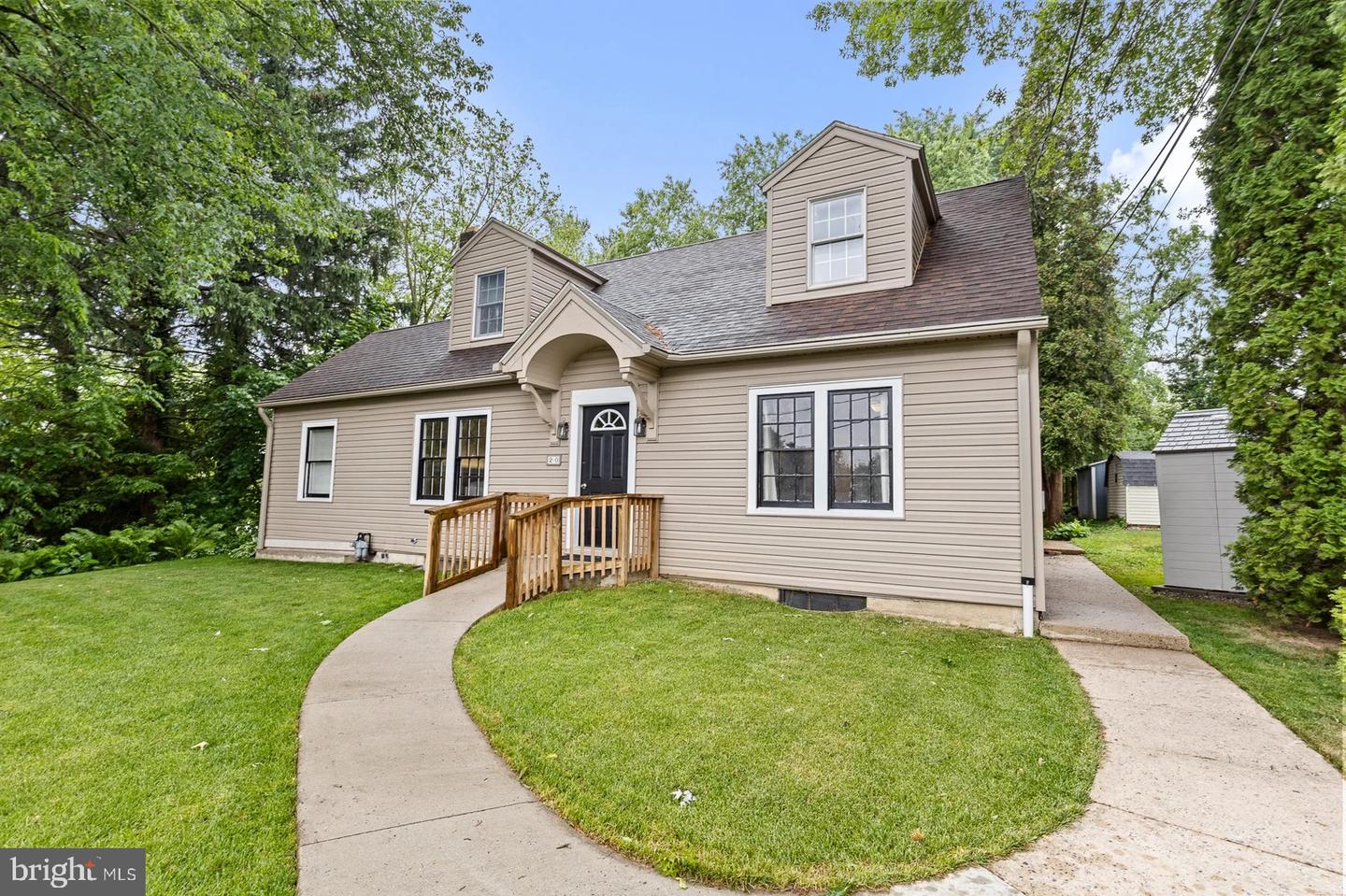 20 Clayton Ave Property Photo 1