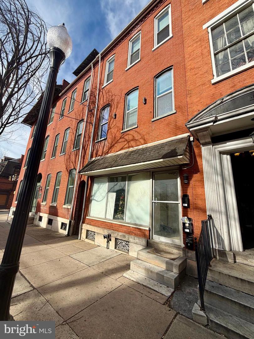 205 E KING ST Property Photo 1