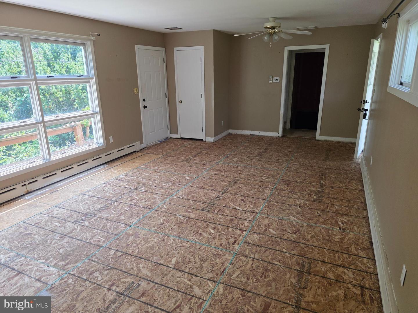 317 E Washington St Property Photo 5