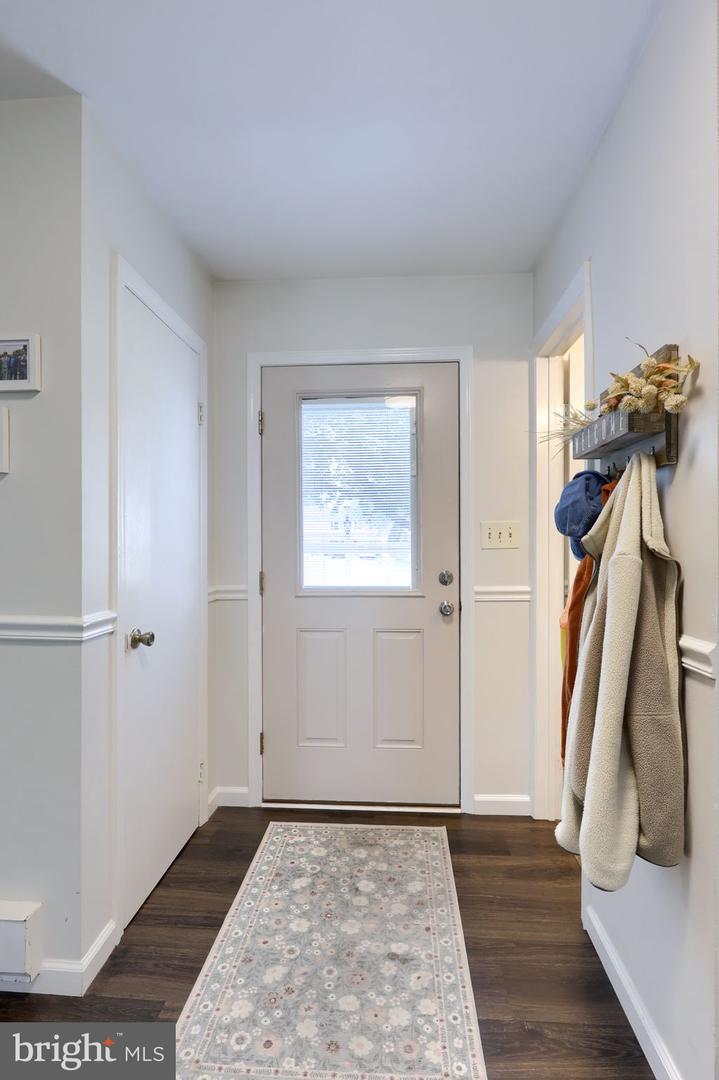 10 Lakeview Pl Property Photo 3