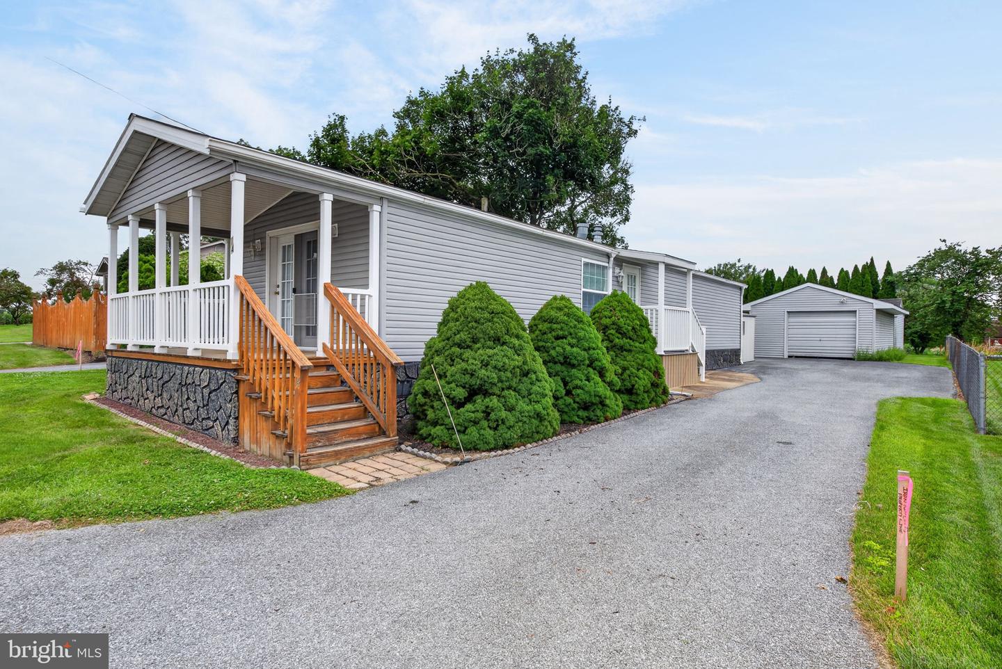 14 E Locust St Property Photo 1