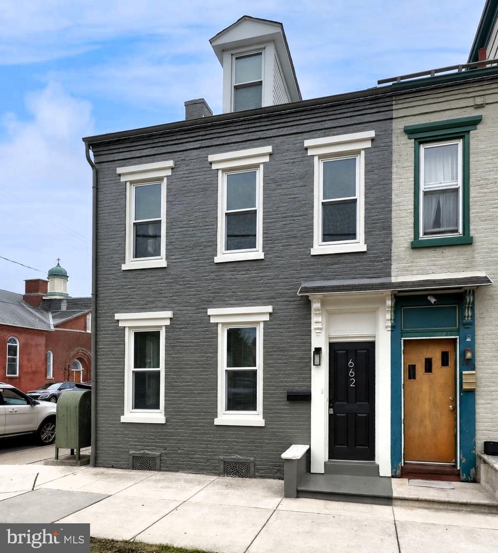 662 Walnut St Property Photo 1