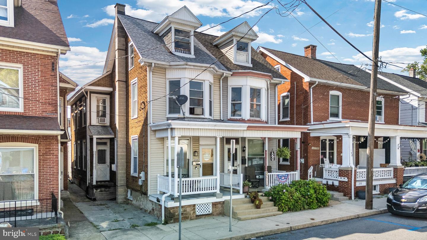 254 Duke St Property Photo 1