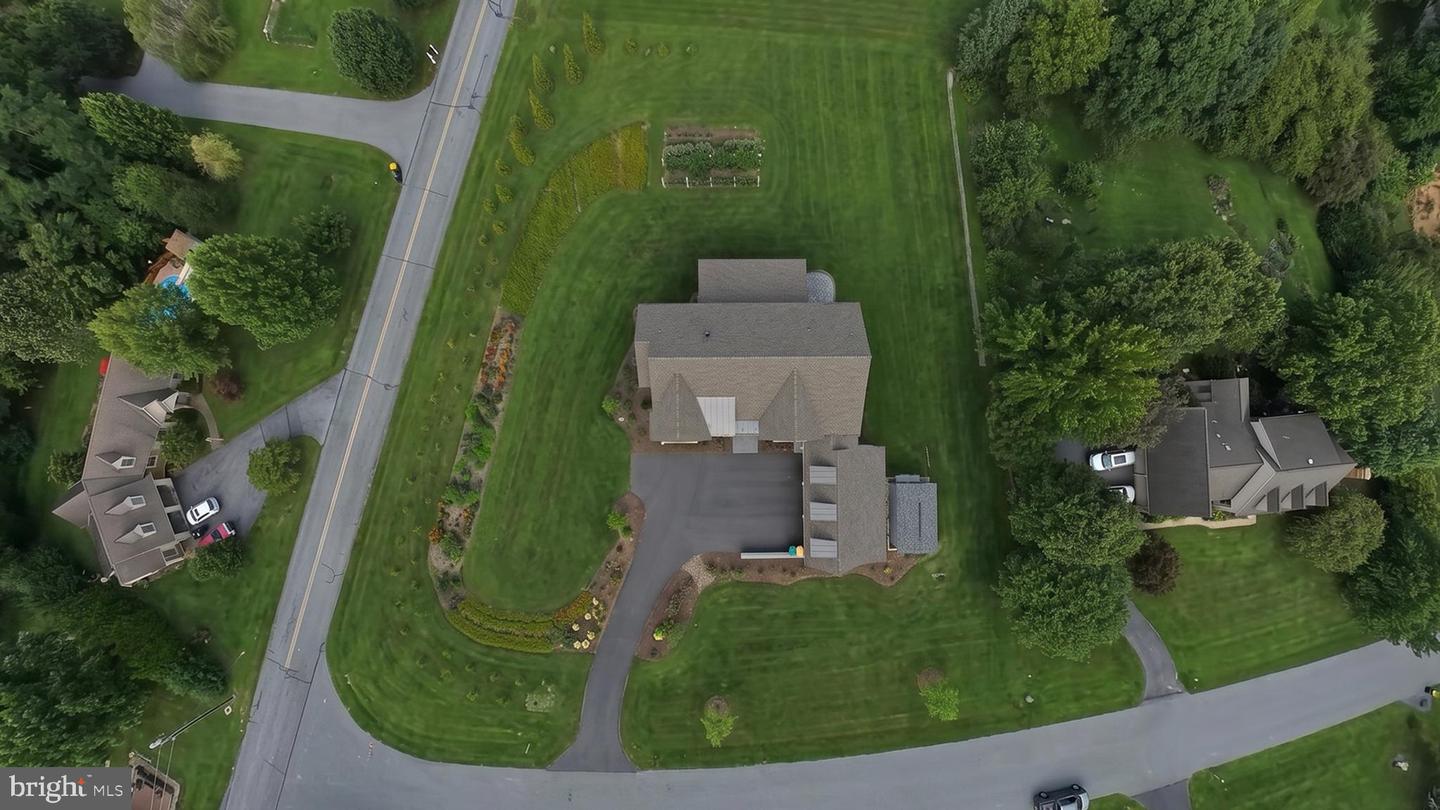 1 Strawberry Ln Property Photo 8