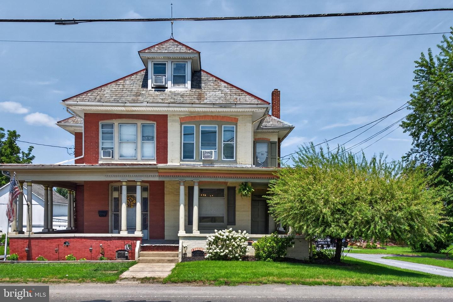 201 W MAIN ST