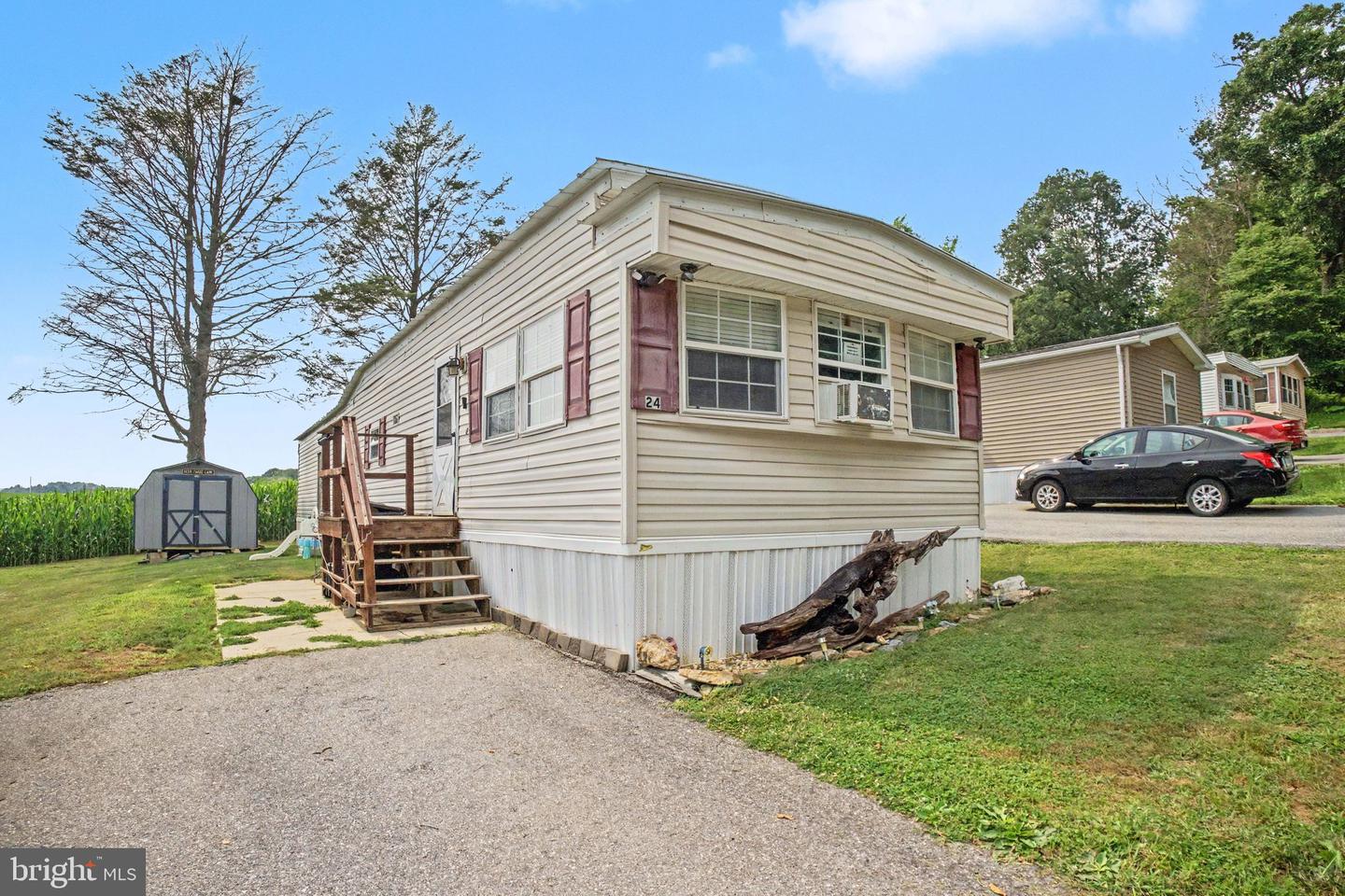 24 Ashton Dr Property Photo 1