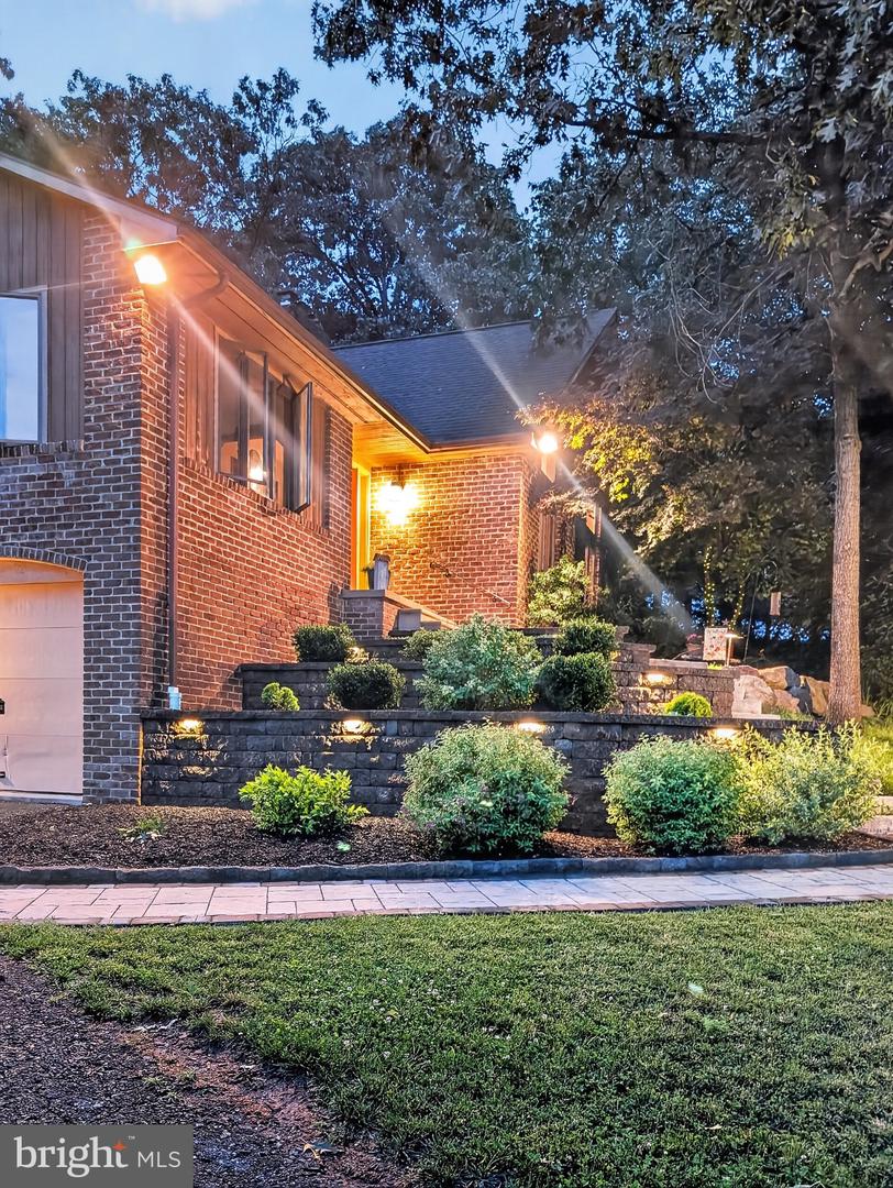 2571 Valley View Rd Property Photo 3