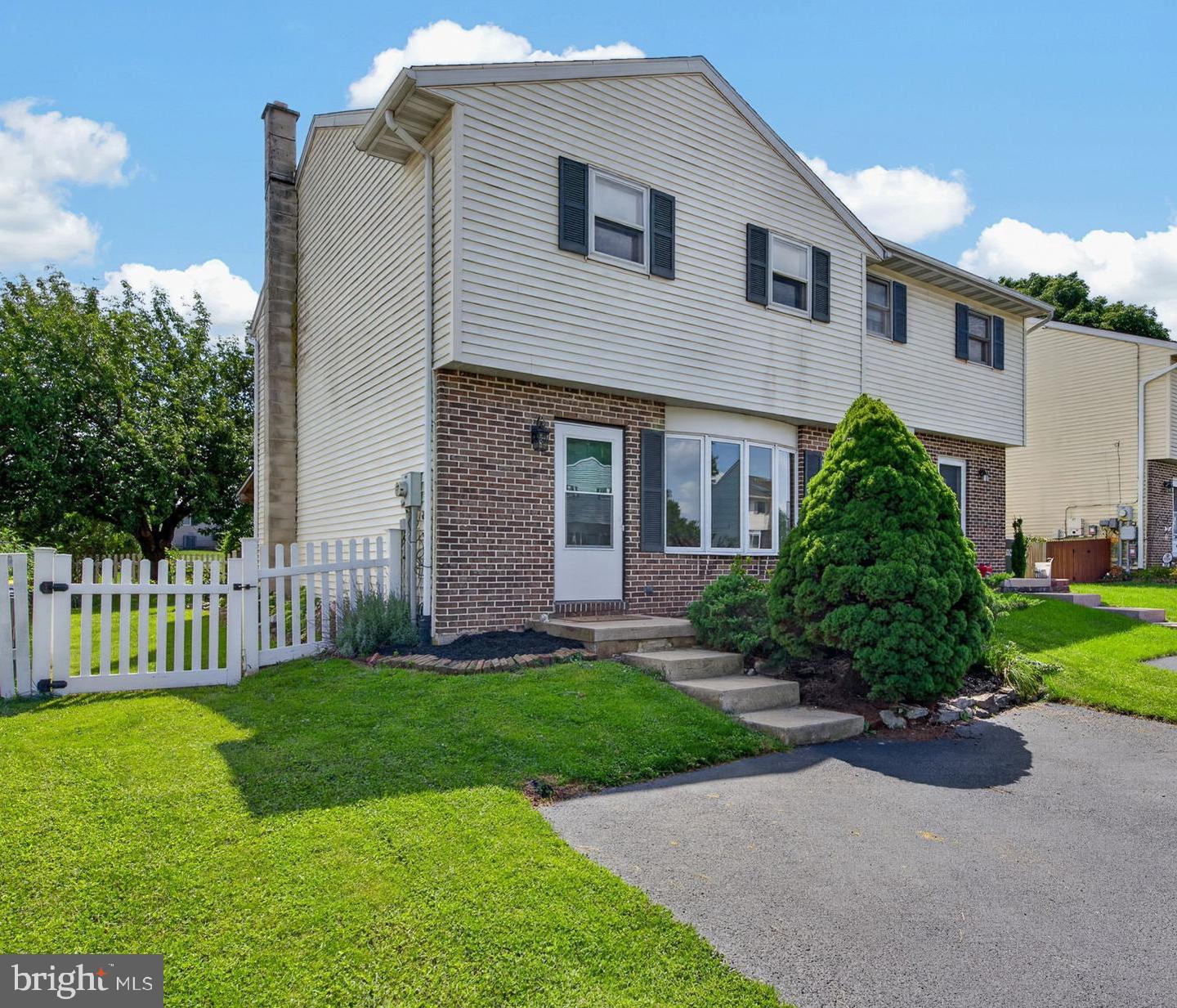 272 Riverview Dr Property Photo 2