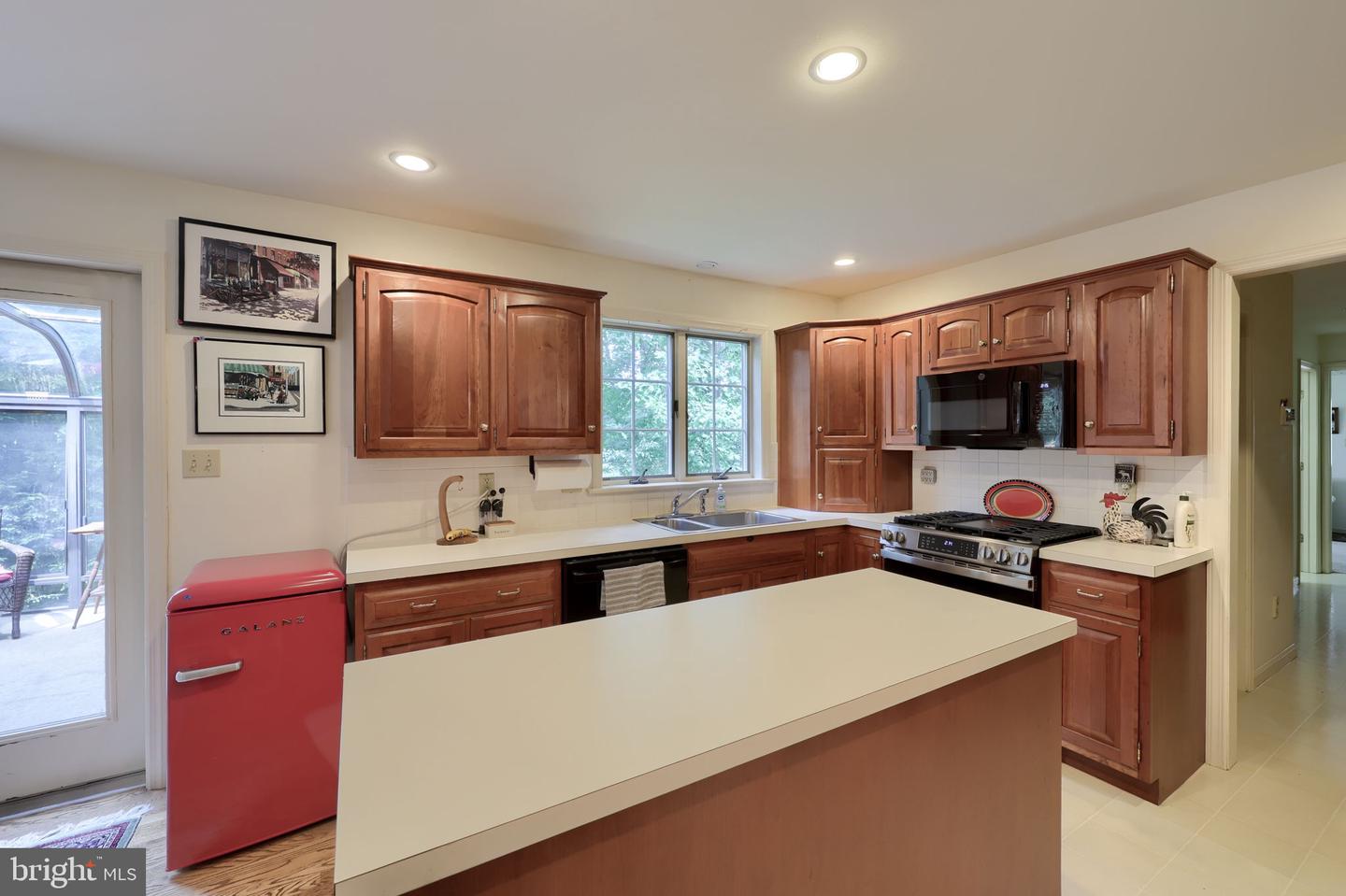 1 Warren Cir Property Photo 17