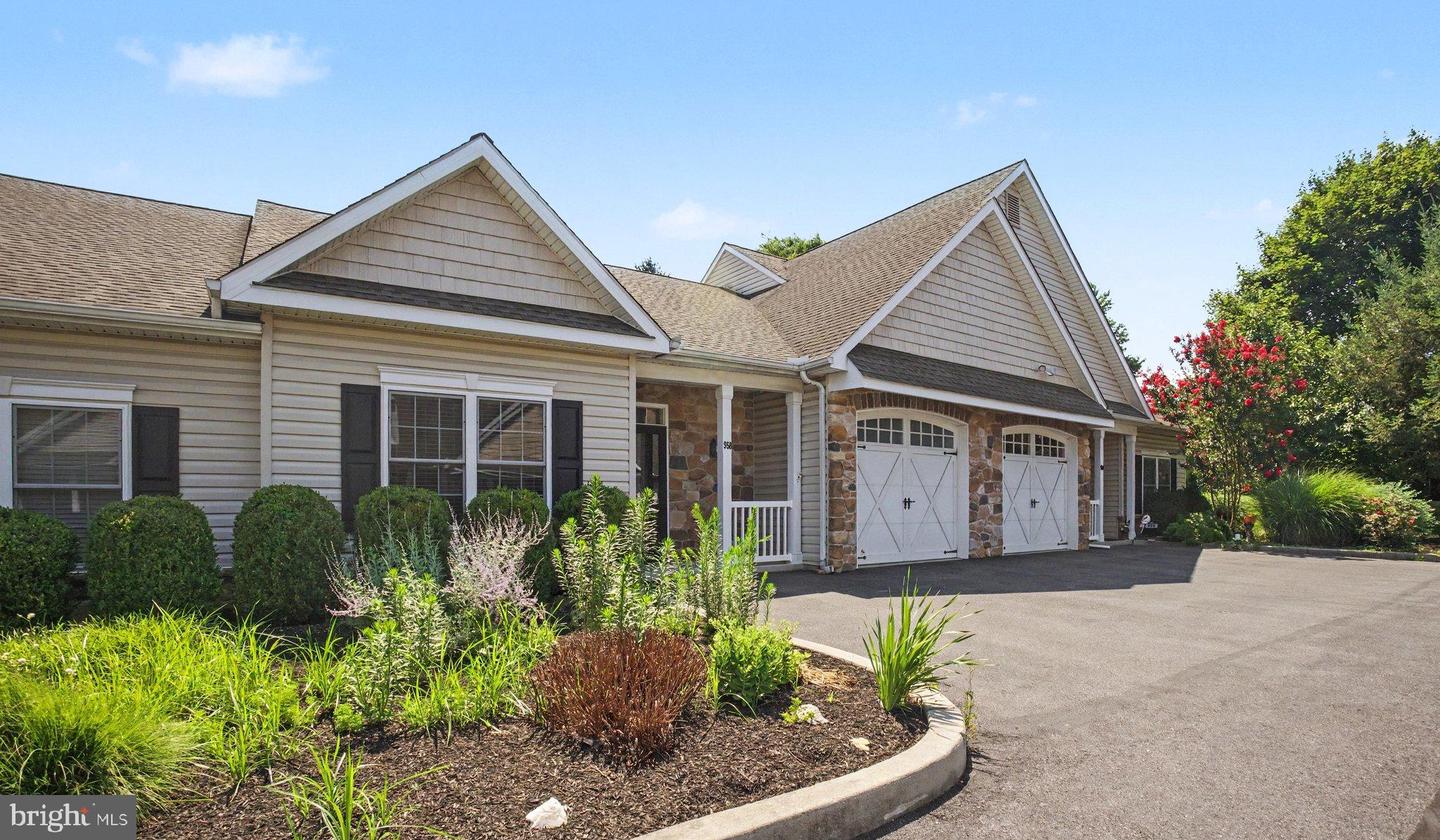958 ELM AVE